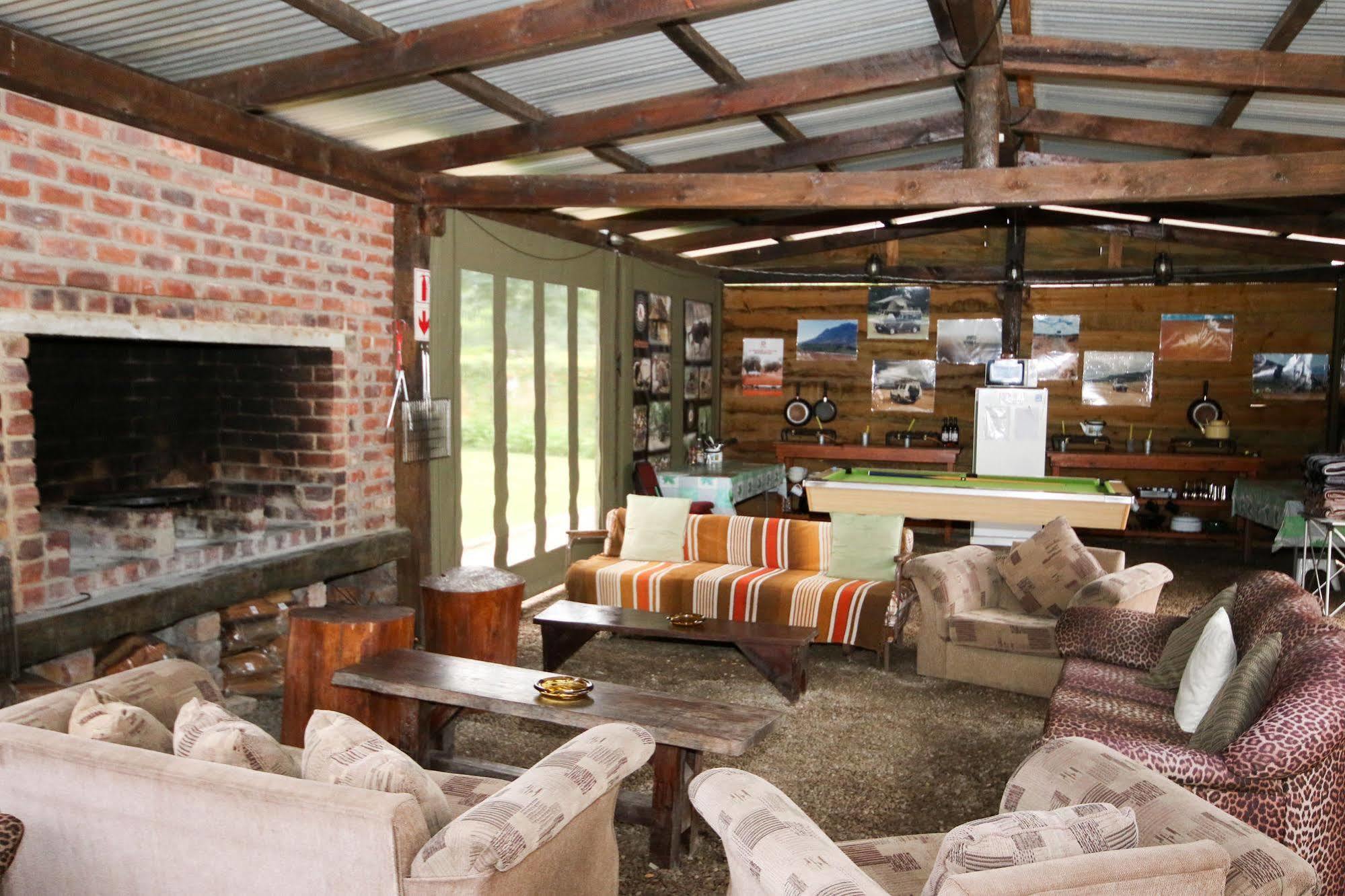 The Village Lodge Stormsrivier Bagian luar foto