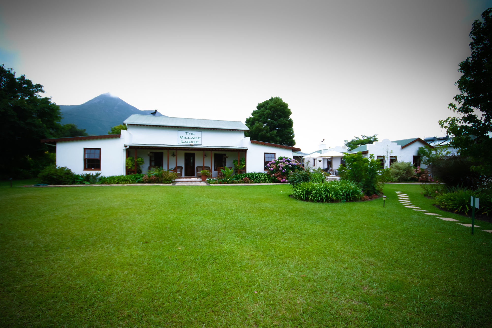 The Village Lodge Stormsrivier Bagian luar foto
