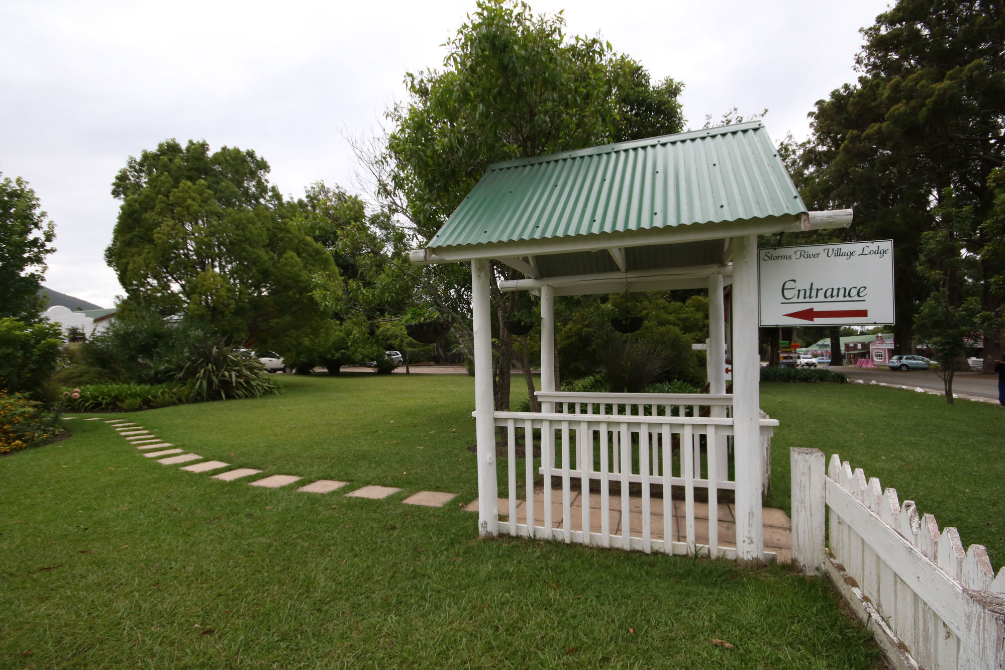 The Village Lodge Stormsrivier Bagian luar foto