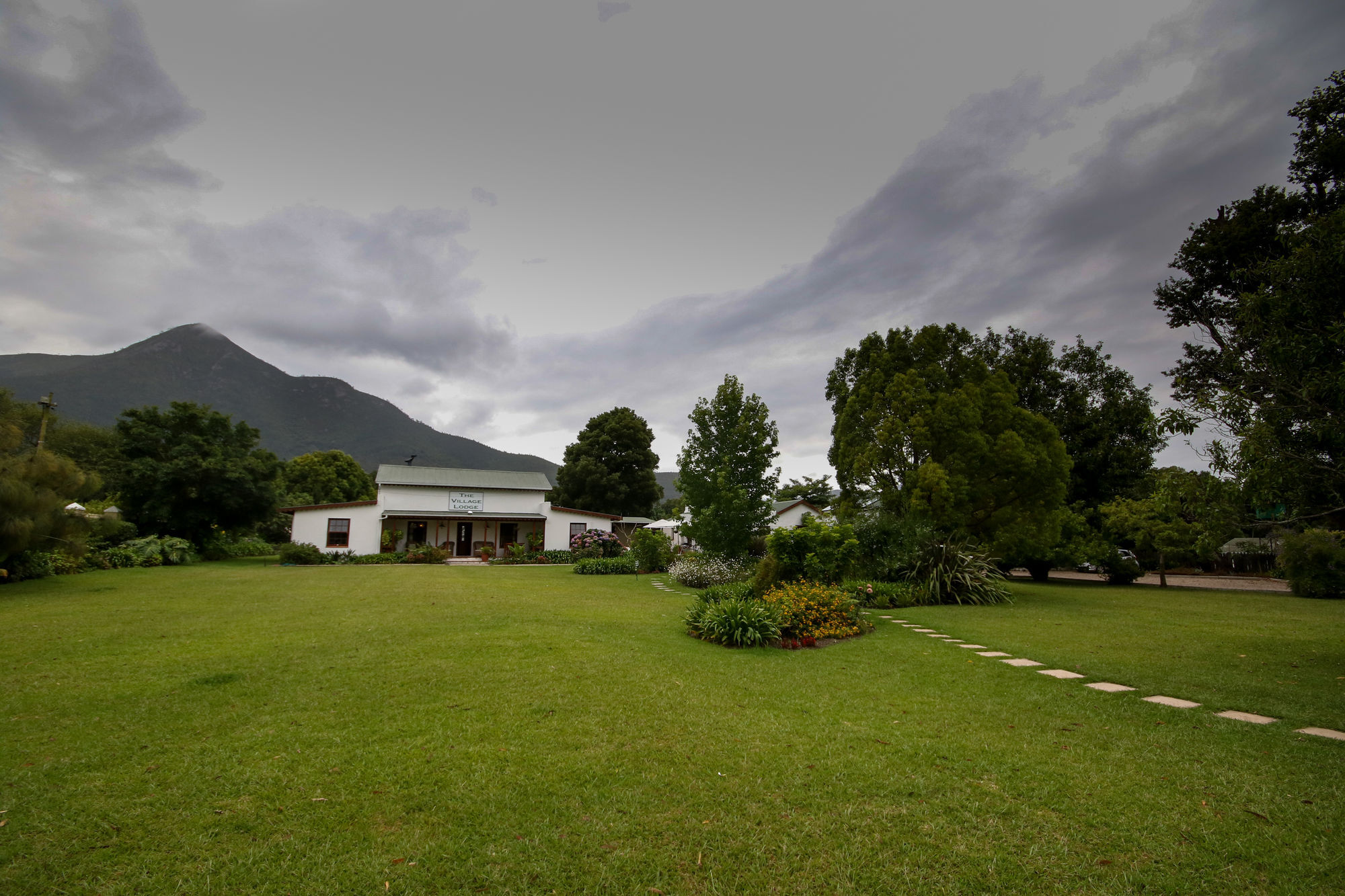 The Village Lodge Stormsrivier Bagian luar foto
