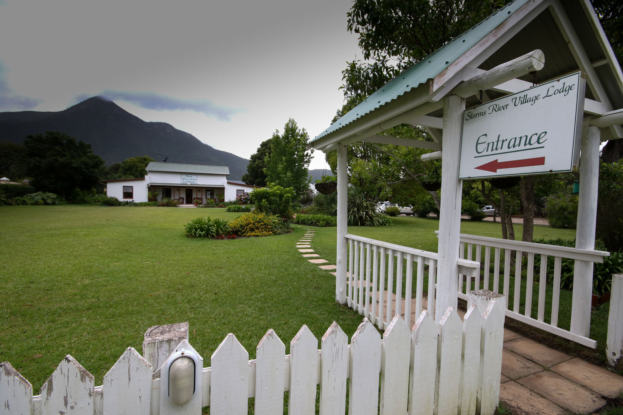 The Village Lodge Stormsrivier Bagian luar foto