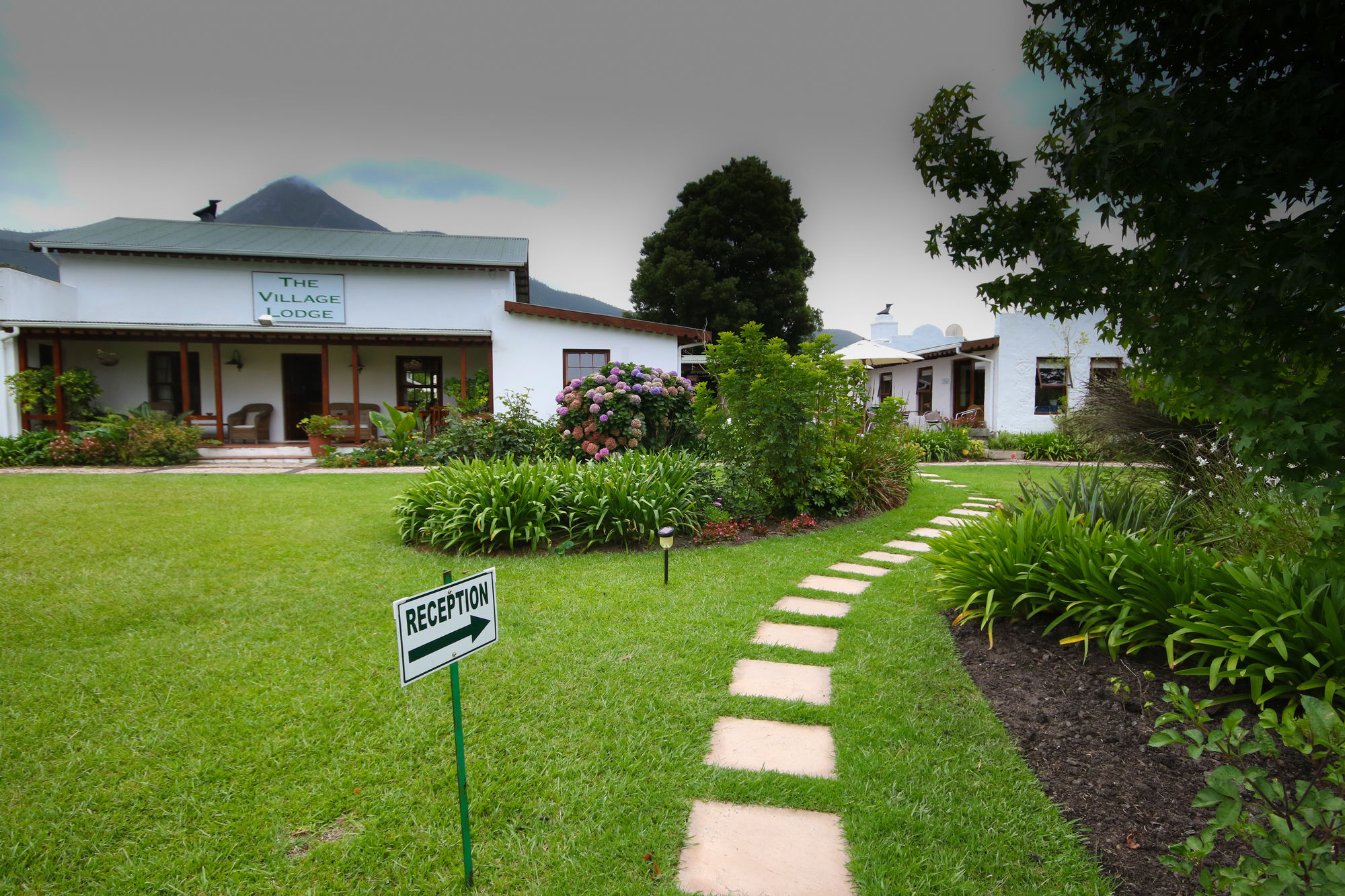 The Village Lodge Stormsrivier Bagian luar foto