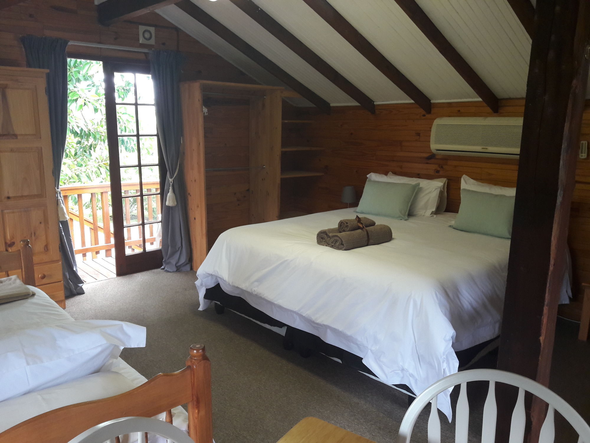 The Village Lodge Stormsrivier Bagian luar foto