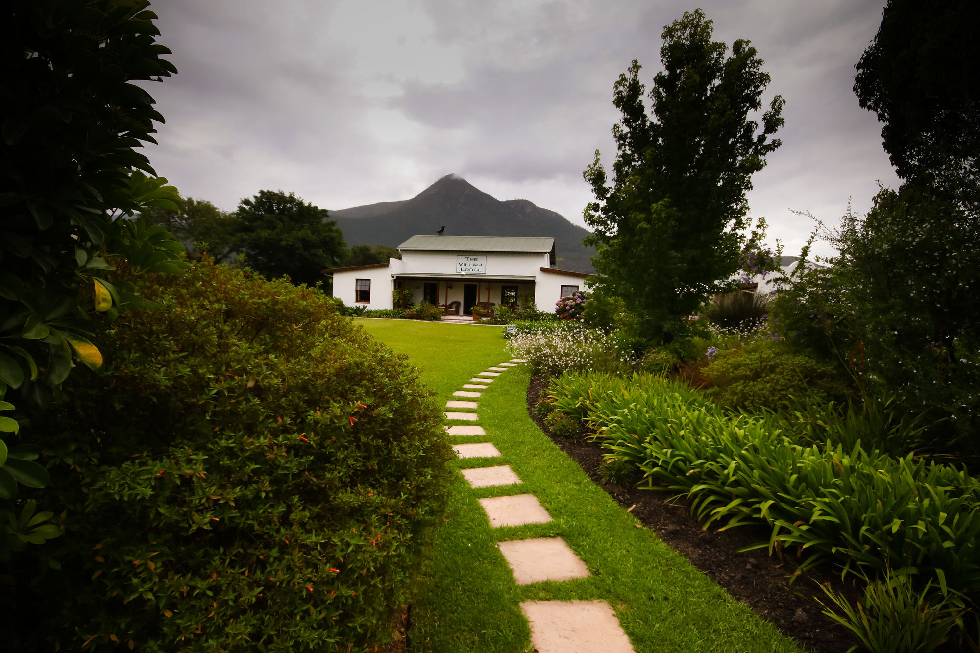 The Village Lodge Stormsrivier Bagian luar foto