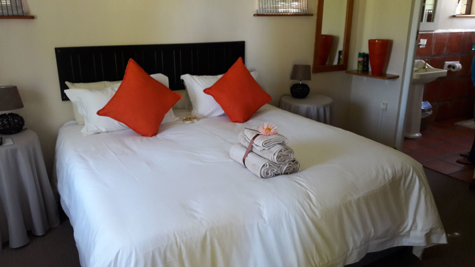 The Village Lodge Stormsrivier Bagian luar foto