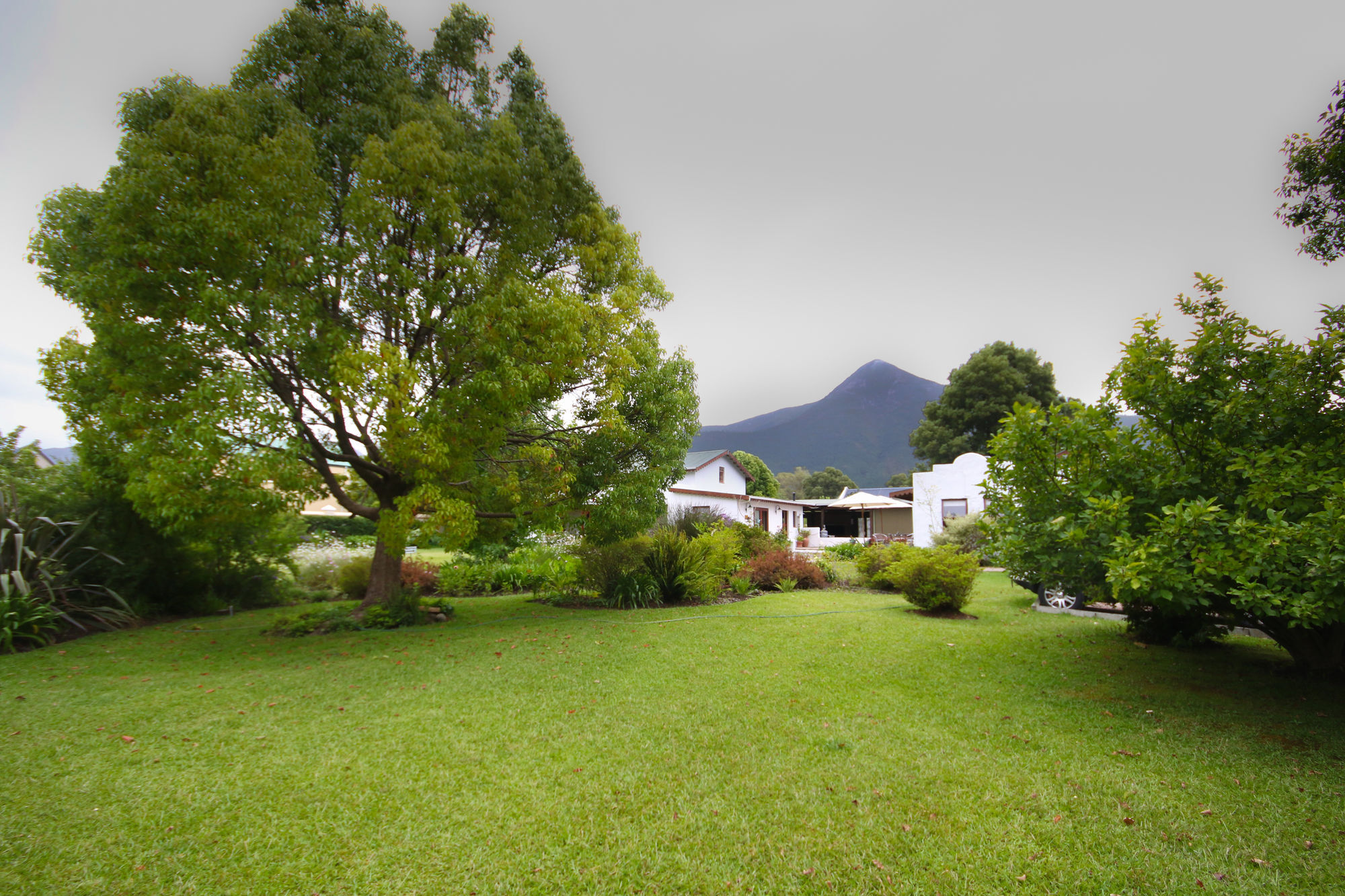 The Village Lodge Stormsrivier Bagian luar foto