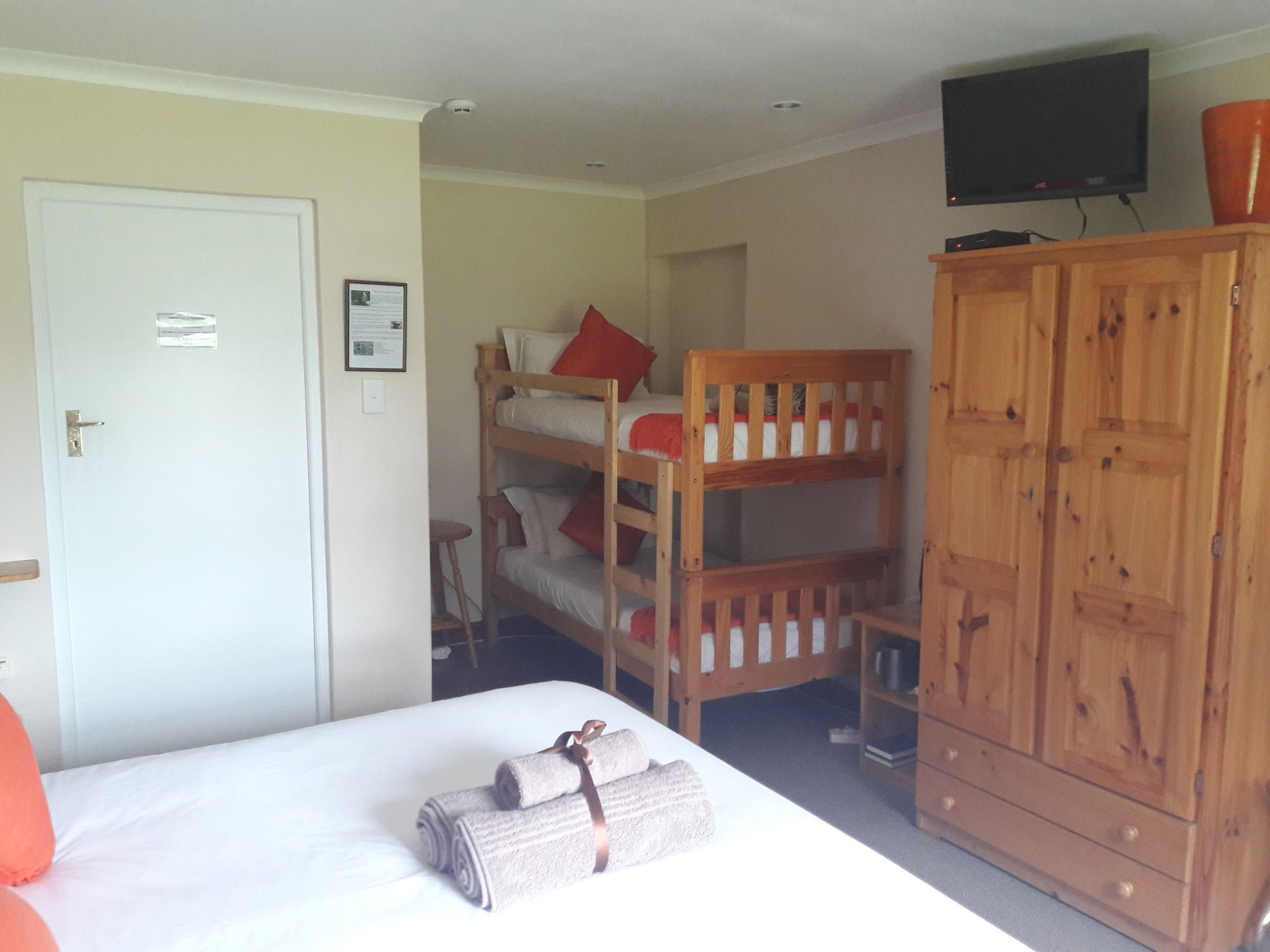 The Village Lodge Stormsrivier Bagian luar foto