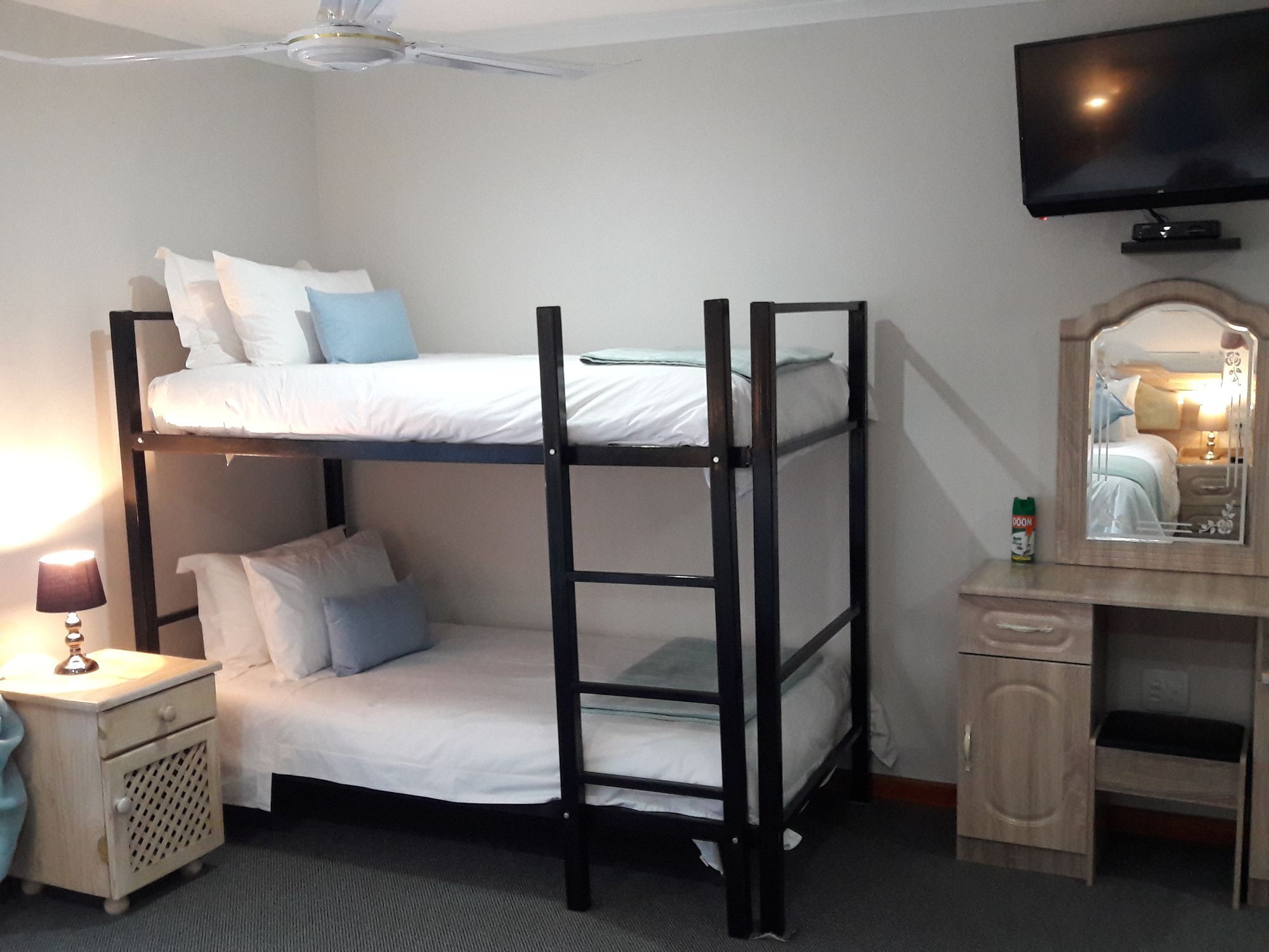 The Village Lodge Stormsrivier Bagian luar foto