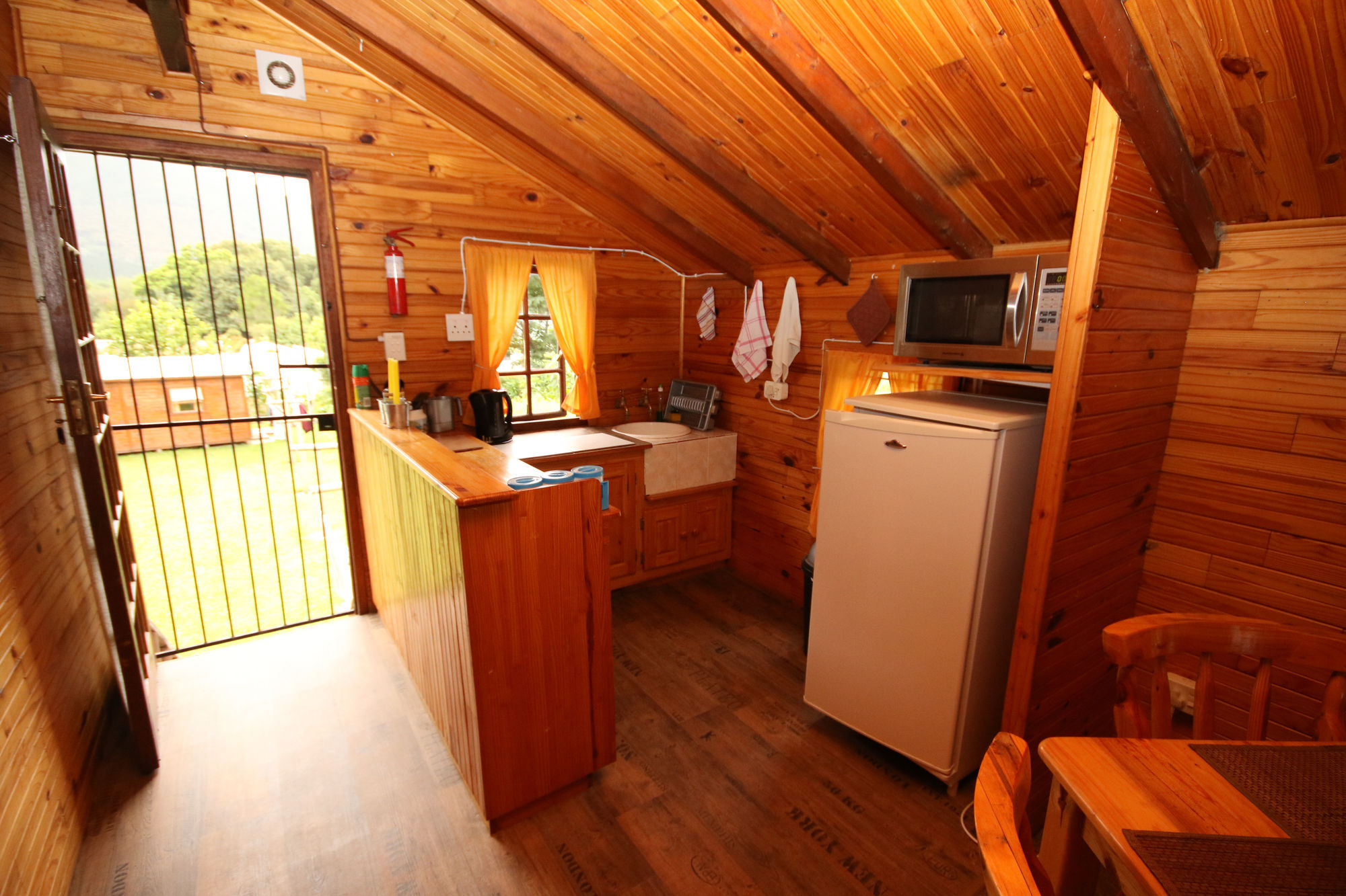 The Village Lodge Stormsrivier Bagian luar foto