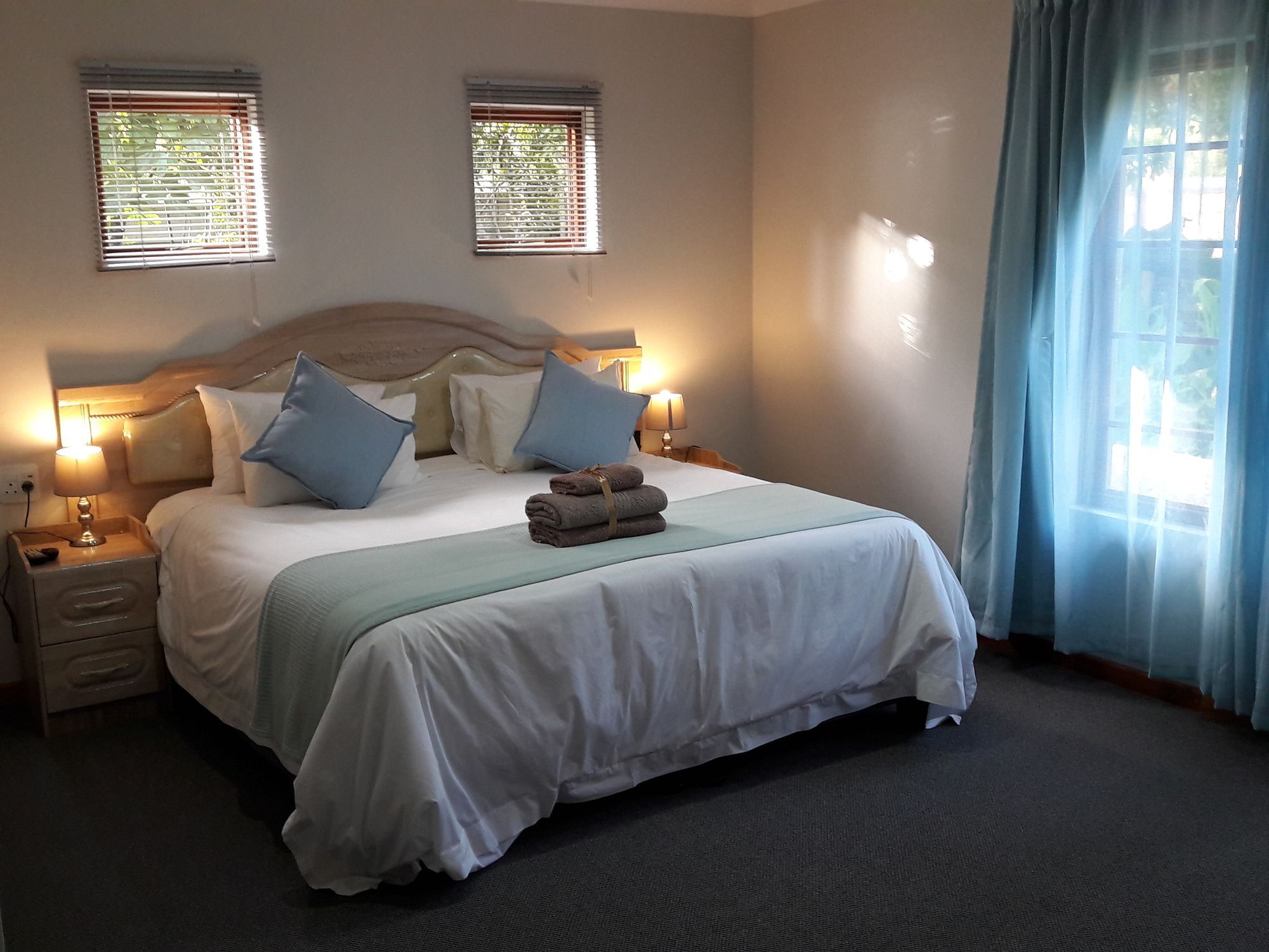 The Village Lodge Stormsrivier Bagian luar foto