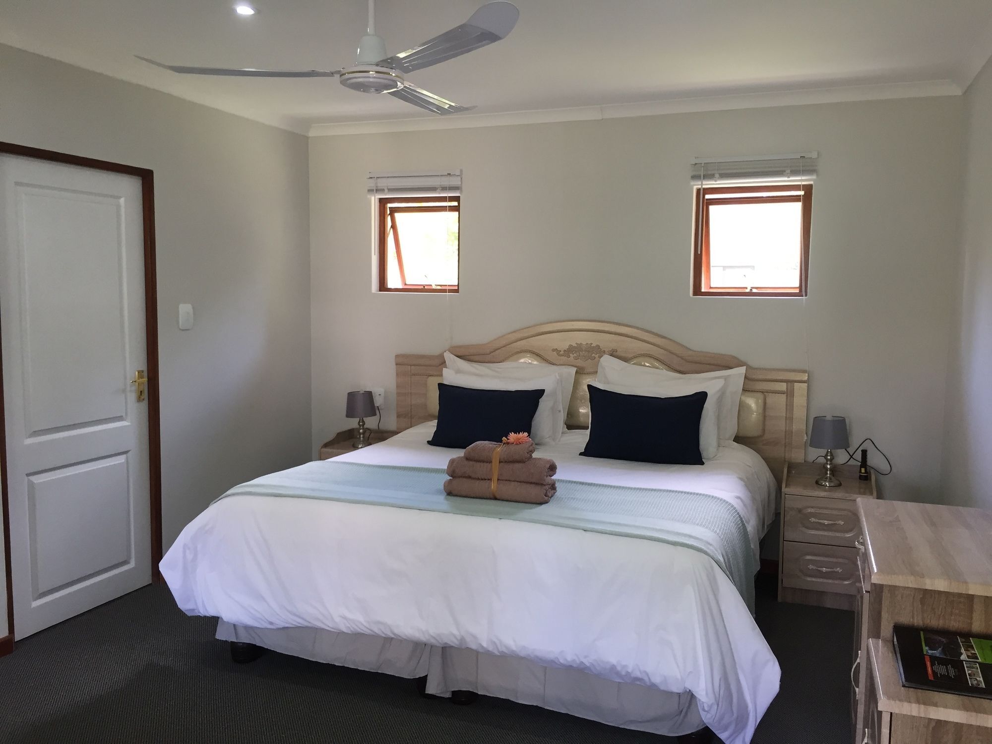 The Village Lodge Stormsrivier Bagian luar foto
