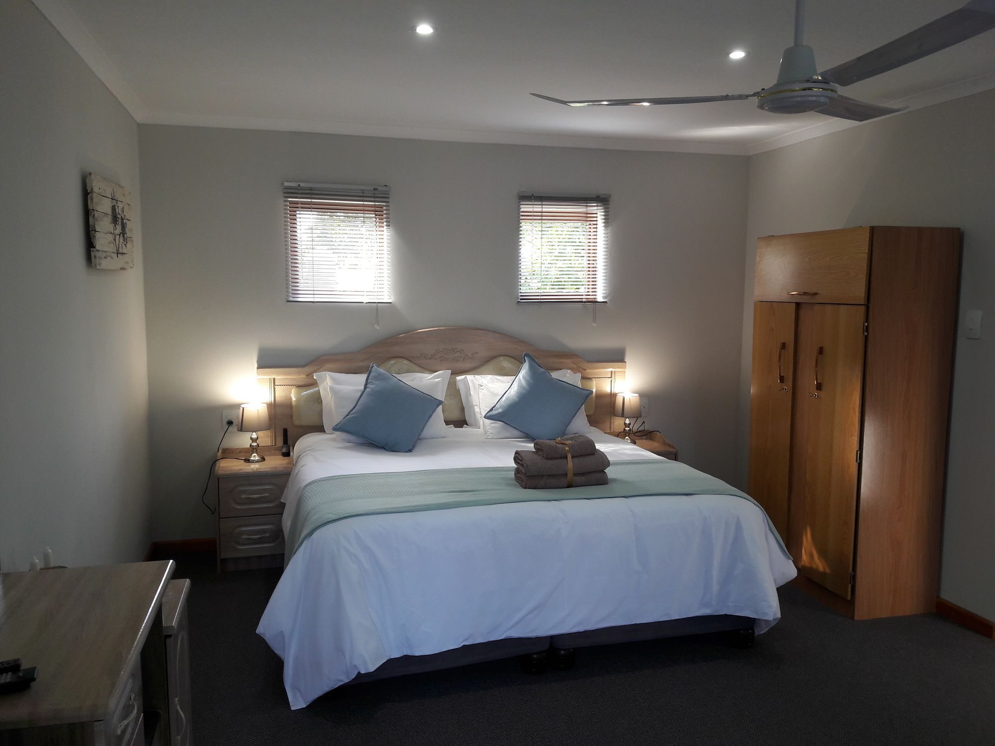 The Village Lodge Stormsrivier Bagian luar foto